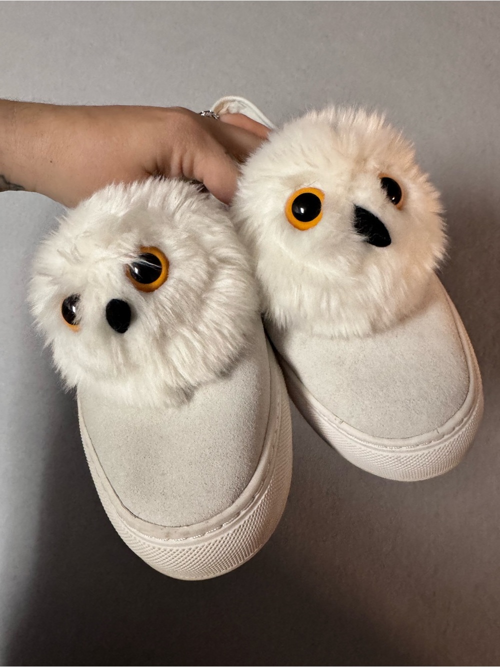 Katy Perry White Owl Pom Slip-On Sneakers with Yellow Eye Detail Womens size 8 - Picture 5 of 5
